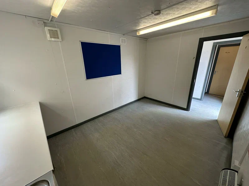 CONTENTOR DE ESCRITÓRIO 9,7 x 3 M COM INSTALAÇÕES SANITÁRIAS - Image 4