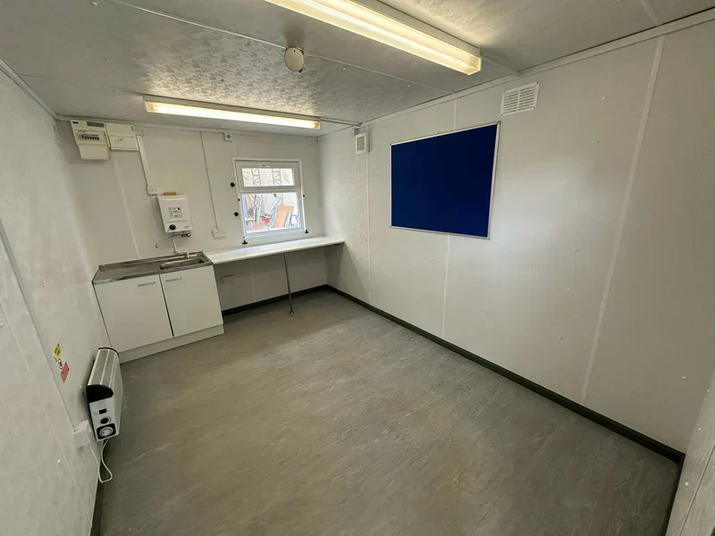 CONTENTOR DE ESCRITÓRIO 9,7 x 3 M COM INSTALAÇÕES SANITÁRIAS - Image 5