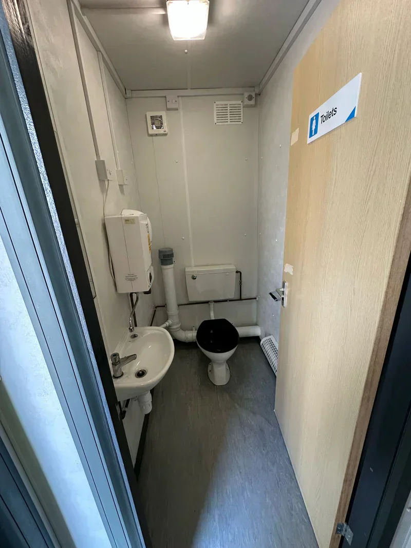 CONTENTOR DE ESCRITÓRIO 9,7 x 3 M COM INSTALAÇÕES SANITÁRIAS - Image 8