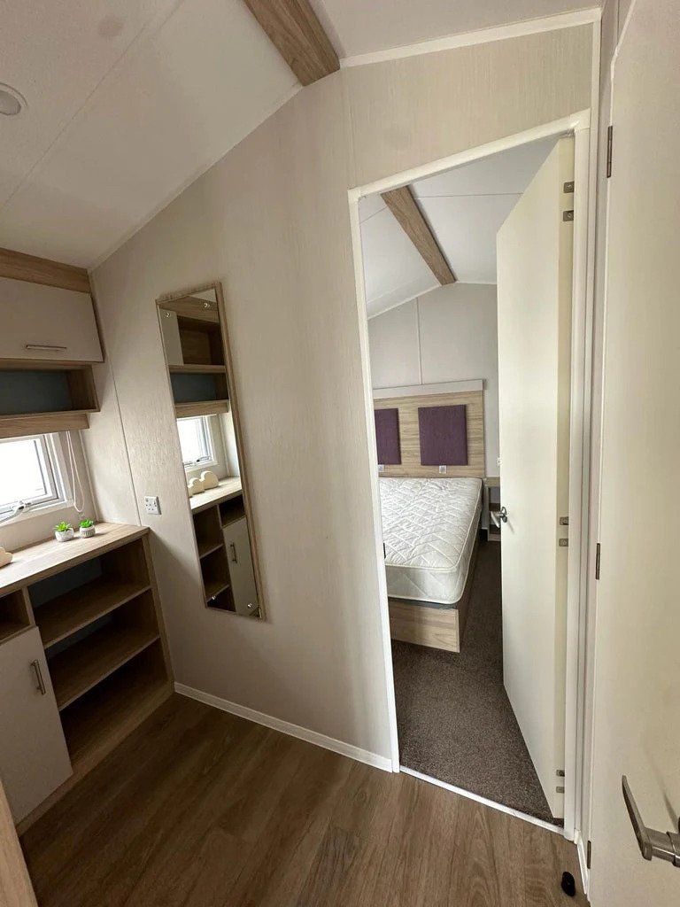 WILLERBY LINWOOD C1568 - Image 6