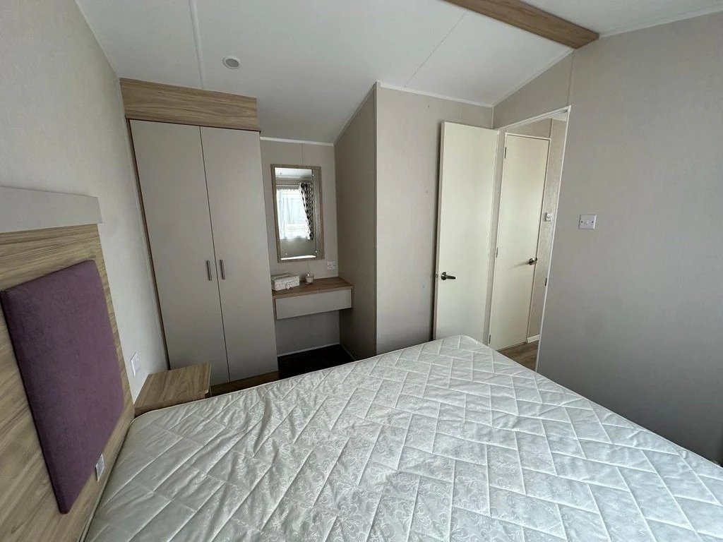 WILLERBY LINWOOD C1568 - Image 4