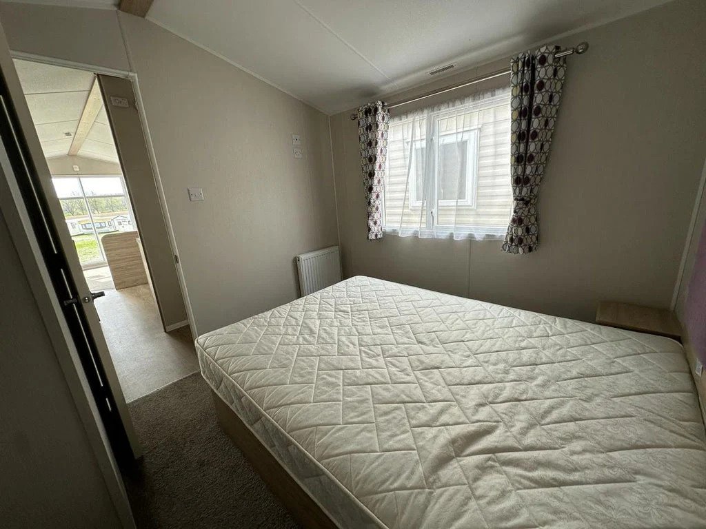WILLERBY LINWOOD C1568 - Image 2