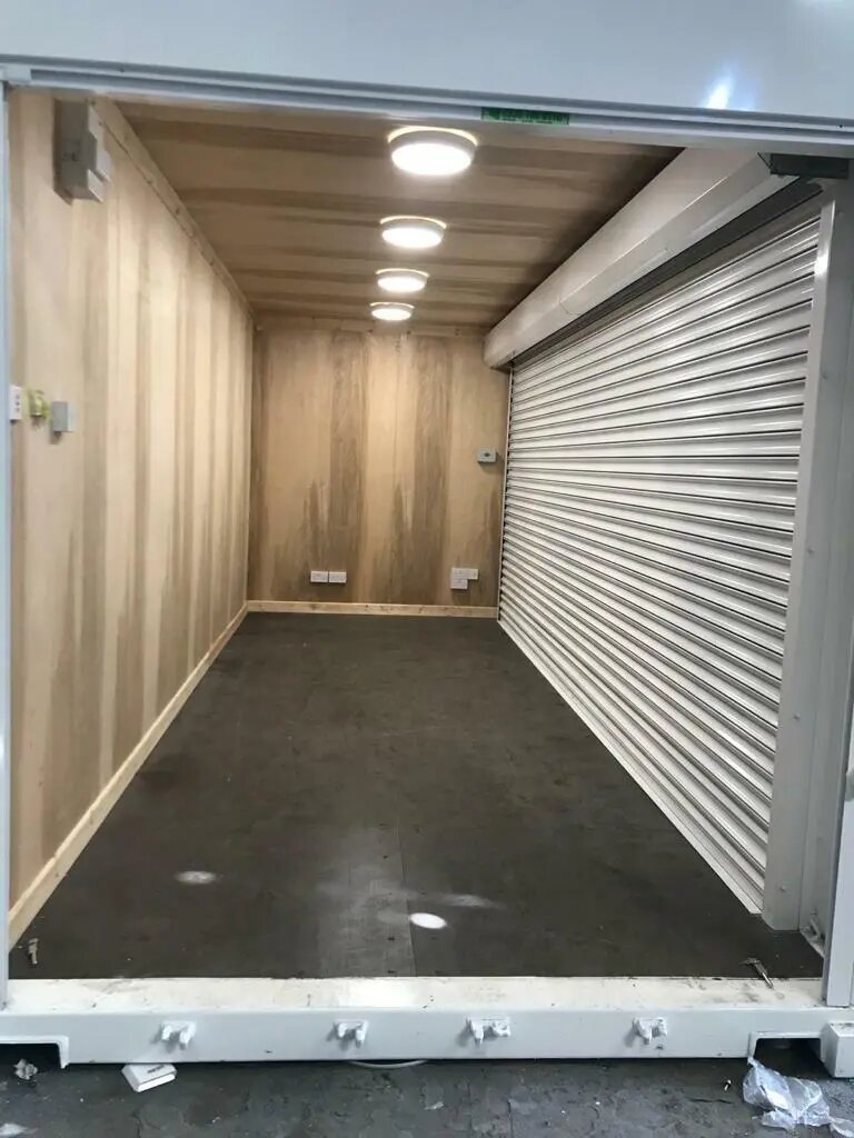 Contentores de transporte com porta de enrolar de 6 m x 2,4 m